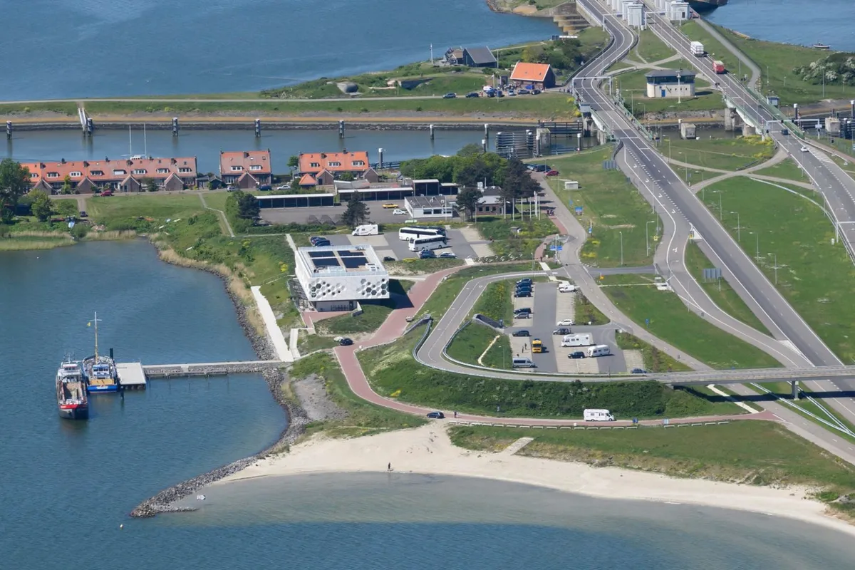 Kornwerderzand, stop in Makkum
