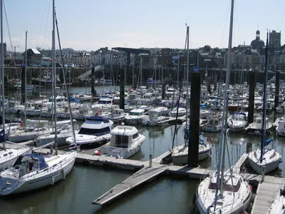 Port de plaisance - Bassin Jehan Ango, stop — photo 4