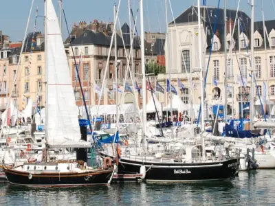 Port de plaisance - Bassin Jehan Ango, stop — photo 2