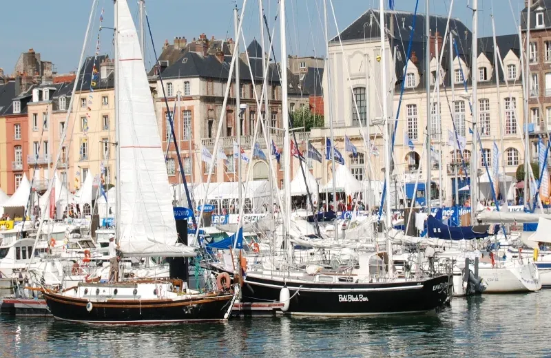 Port de plaisance - Bassin Jehan Ango, stop — photo 2