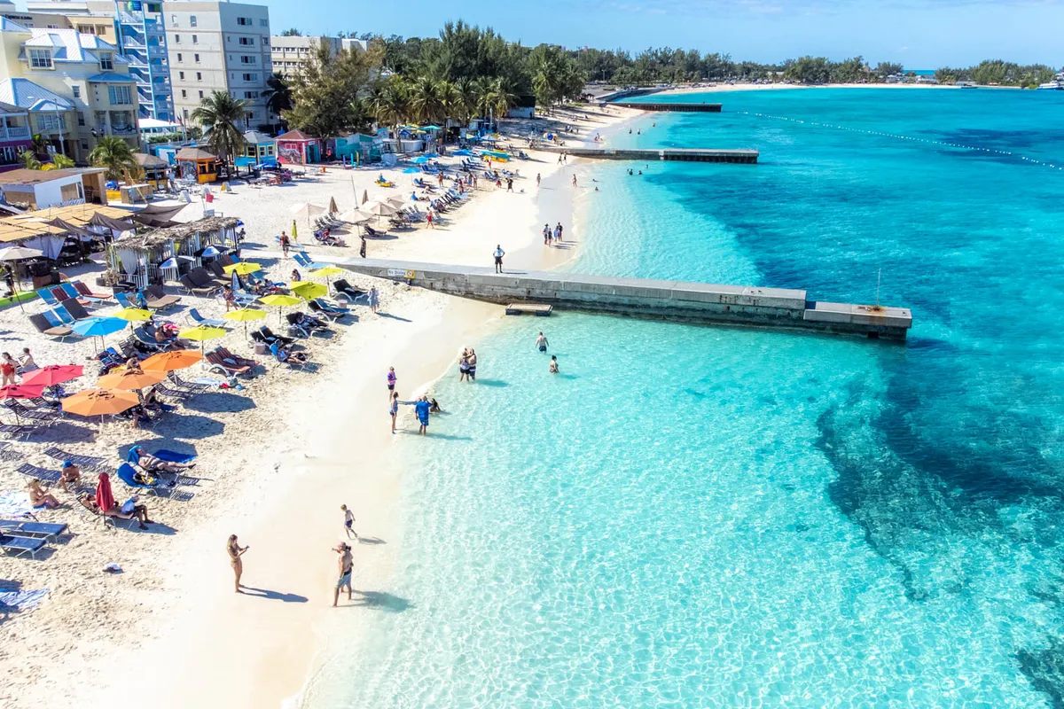 Dunmore Island, stop in New Providence, Bahamas