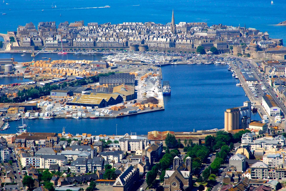 Bassin Duguay-Trouin, stop in Saint-Malo