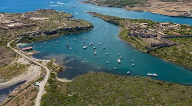 Cala Taulera, stop in Maó