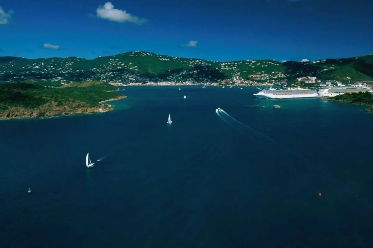 Druif Bay, anchorage in Charlotte Amalie, United States — photo 3