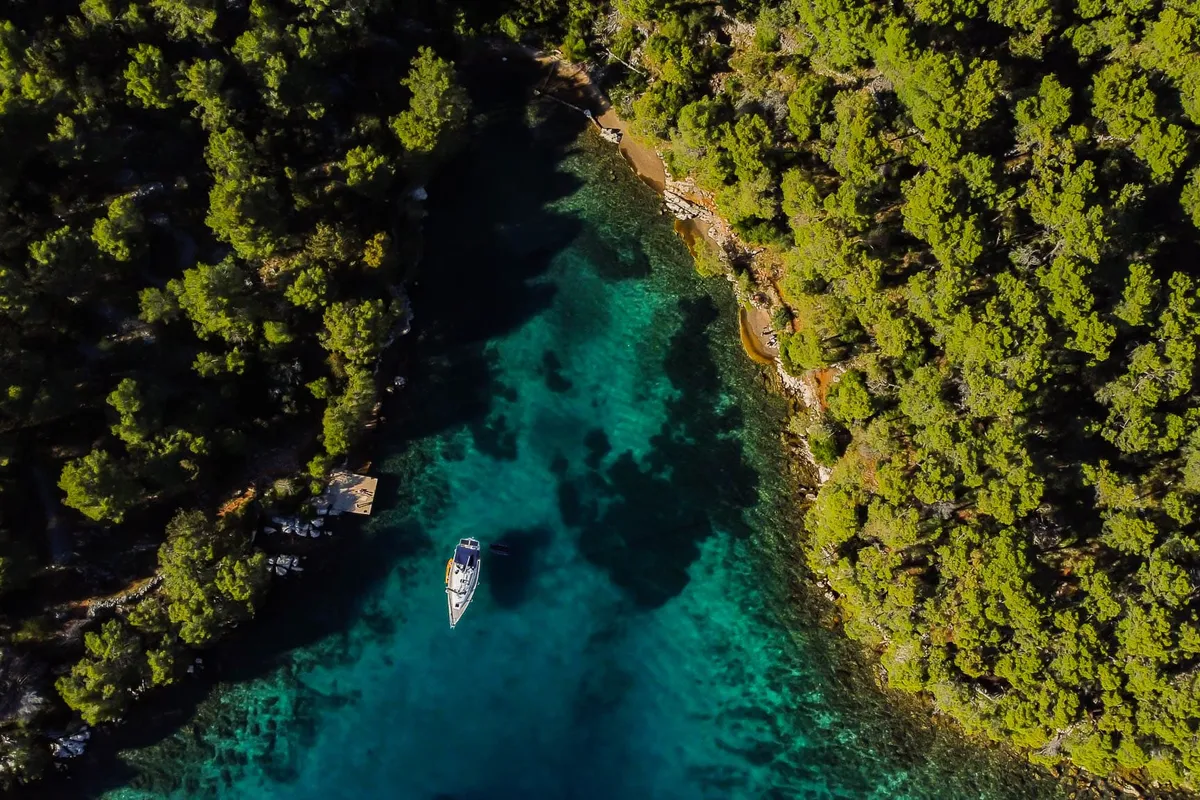 Uvala Paklina, anchorage in Grad Stari Grad, Croatia