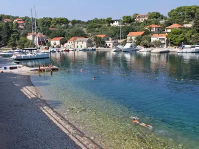 Uvala Maslinica, anchorage in Rogač, Croatia — photo 5