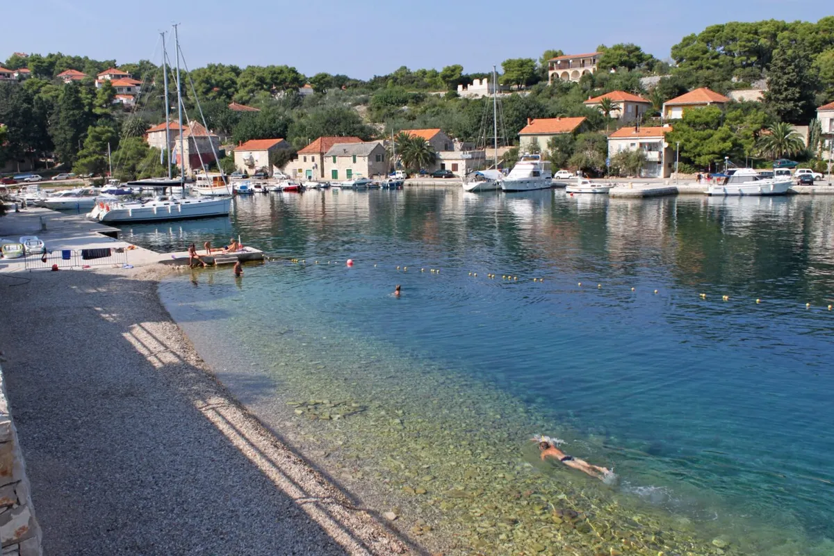 Uvala Maslinica, anchorage in Rogač, Croatia — photo 5