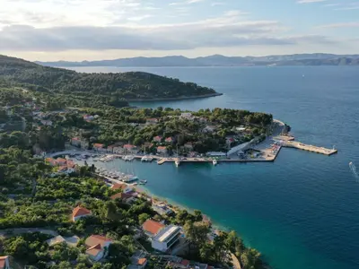 Uvala Maslinica, anchorage in Rogač, Croatia — photo 4