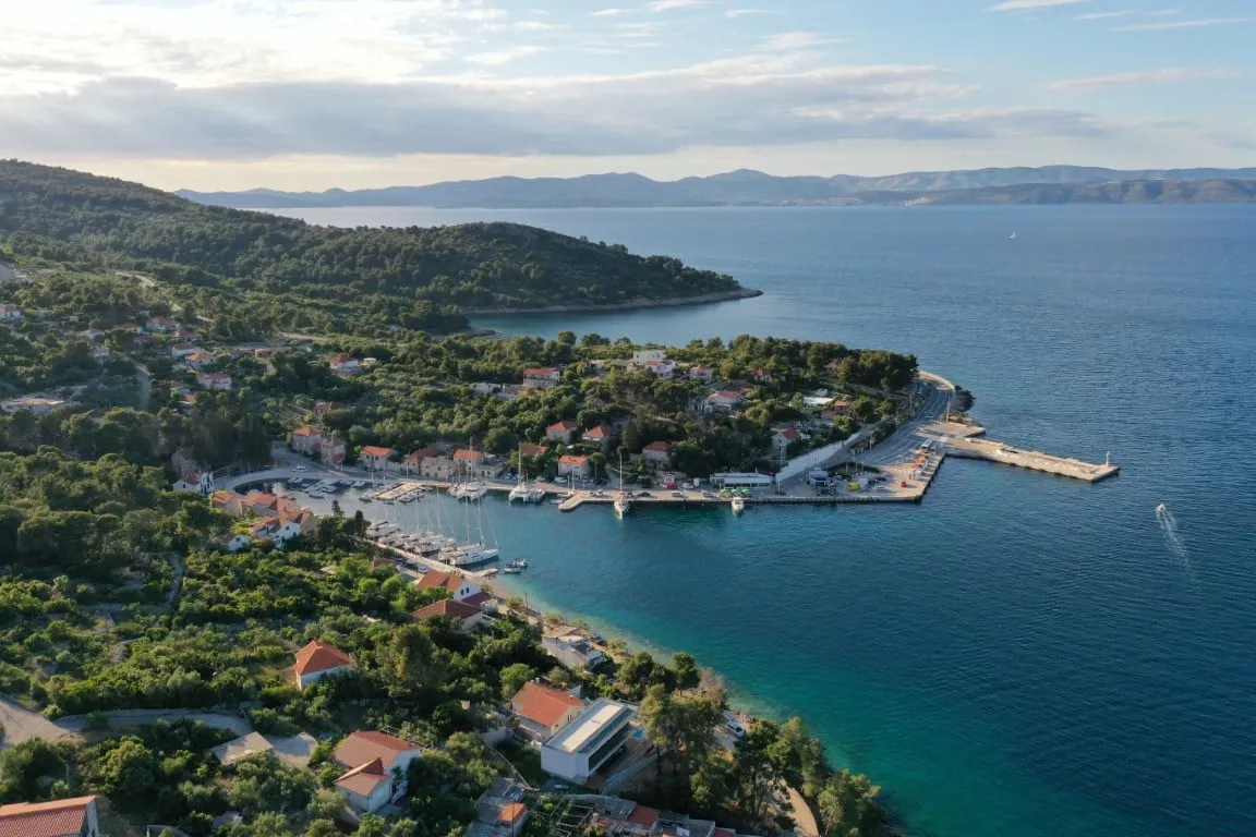Uvala Maslinica, anchorage in Rogač, Croatia — photo 4