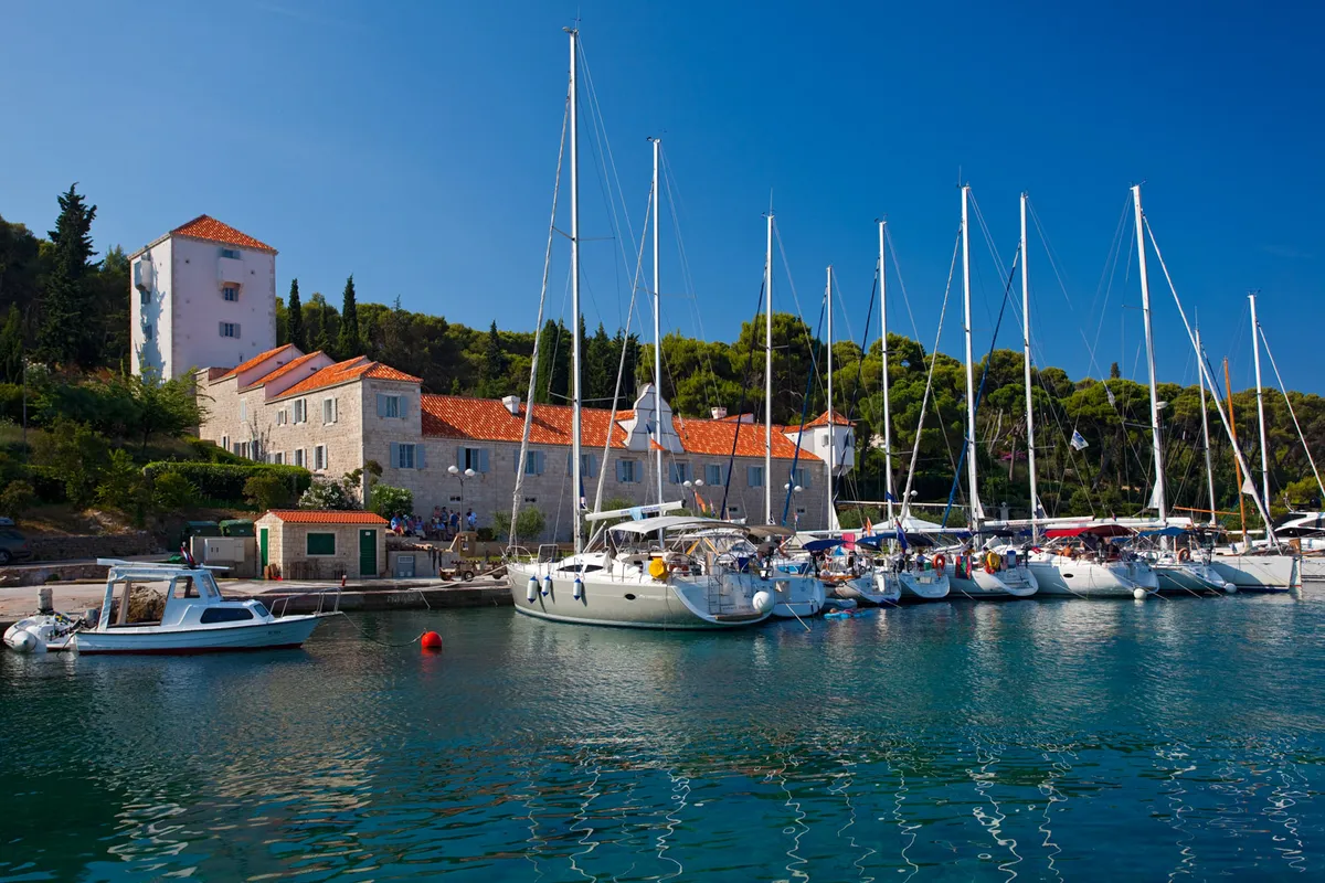 Uvala Maslinica, anchorage in Rogač, Croatia — photo 6