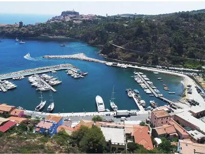Porto di Capraia Isola