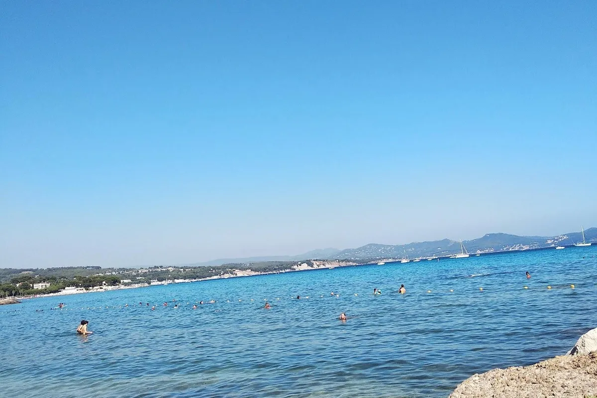Plage Cyrnos, stop in France — photo 8