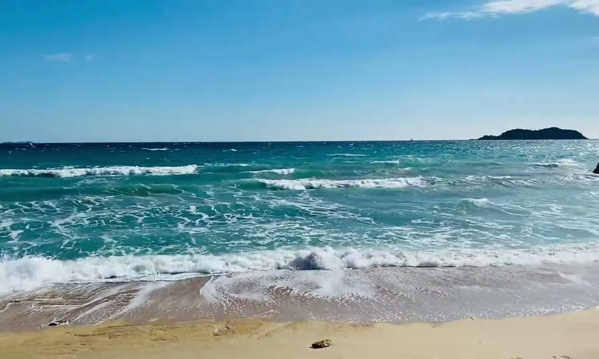 Plage Cyrnos, stop in France — photo 7