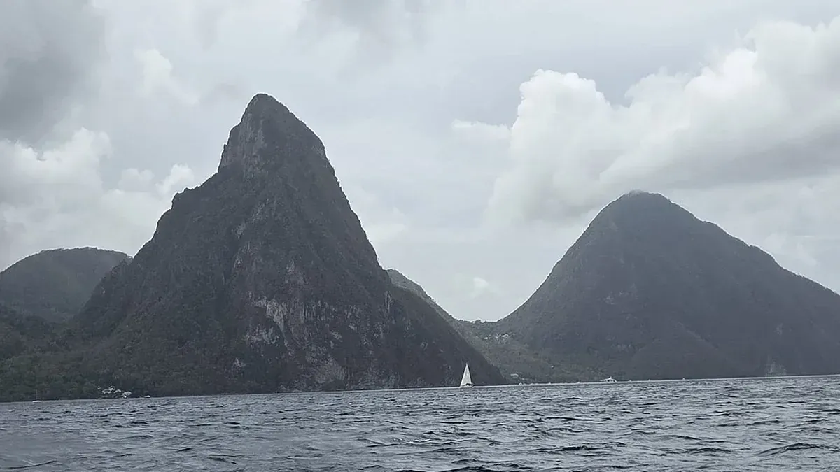 Anse des Pitons, anchorage in Soufrière, Saint Lucia — photo 7