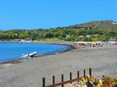 Spiaggia delle Sabbie nere, stop in Lipari — photo 5