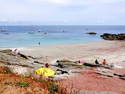 Plage des Sables Rouges, stop — photo 3