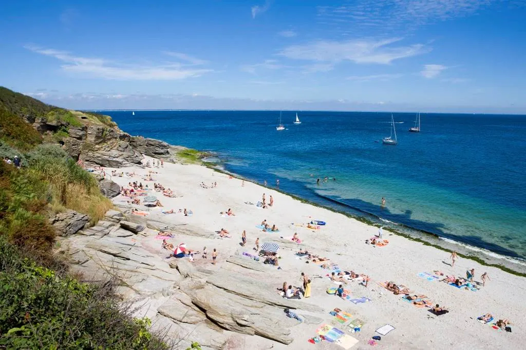 Plage des Sables Rouges, stop