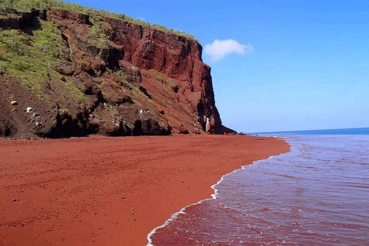 Plage des Sables Rouges, stop — photo 7