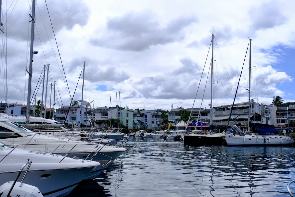 Anse Noire, anchorage in Les Trois-Îlets, France — photo 8