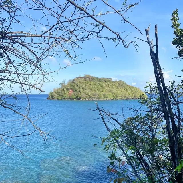 Anse Noire, anchorage in Les Trois-Îlets, France — photo 6