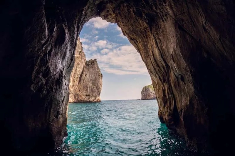 Grotta Bianca, stop in Ponza, Italy — photo 3