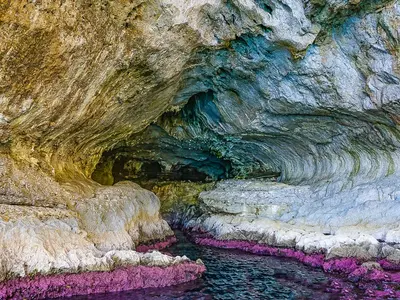 Grotta Bianca, stop in Ponza, Italy — photo 5