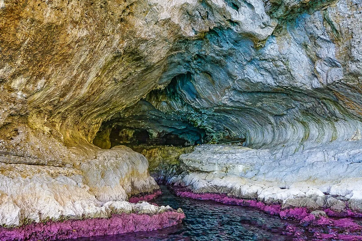 Grotta Bianca, stop in Ponza, Italy — photo 5