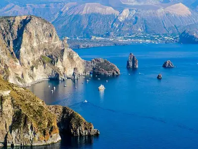 Spiaggia Valle Muria, stop in Lipari, Italy — photo 3