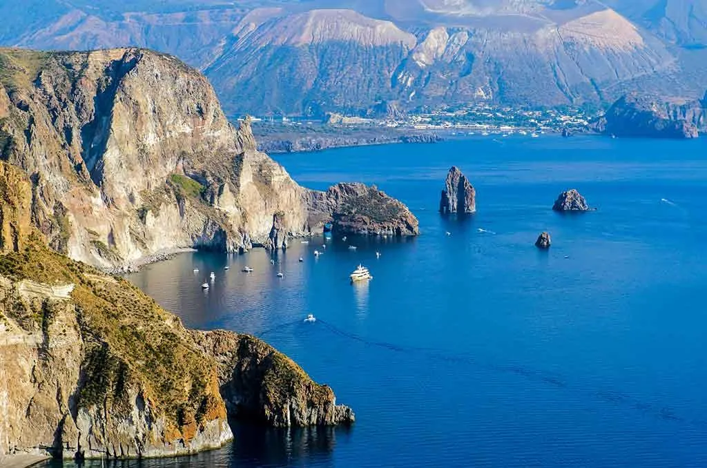 Spiaggia Valle Muria, stop in Lipari, Italy — photo 3