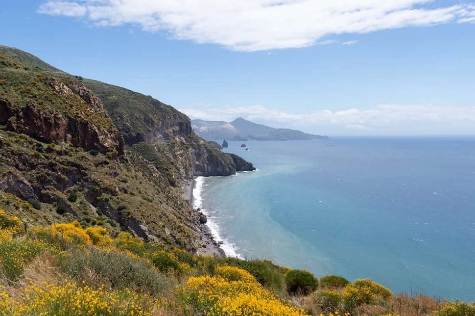 Spiaggia Valle Muria, stop in Lipari, Italy — photo 2