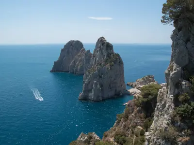 Faraglione di Matermania Anchorage in Capri, Italy — photo 4