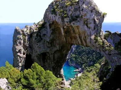 Faraglione di Matermania Anchorage in Capri, Italy — photo 3