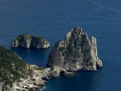 Faraglione di Matermania Anchorage in Capri, Italy — photo 5