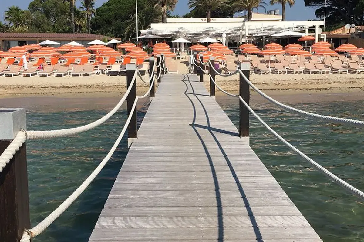 Plage de Tahiti, stop in Saint-Tropez, France — photo 7