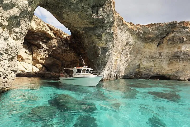 Il-Bajja ta’ San Niklaw Anchorage in Mġarr, Malta — photo 4
