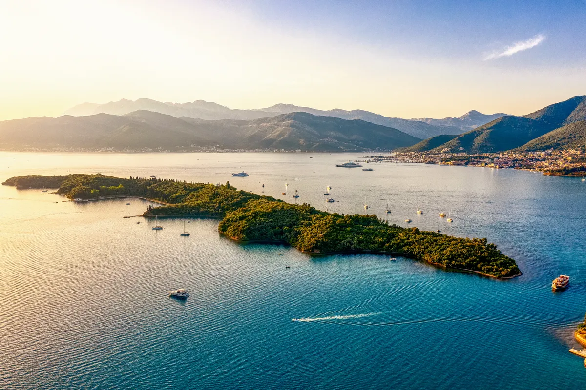 Sveti Marko, stop in Montenegro — photo 5