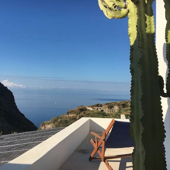Contrada Falcone, stop in Lipari, Italy — photo 5