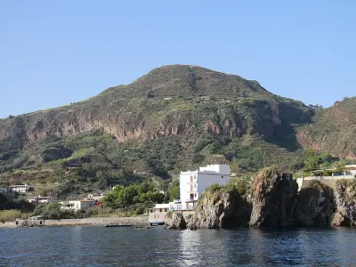 Contrada Falcone, stop in Lipari, Italy — photo 2