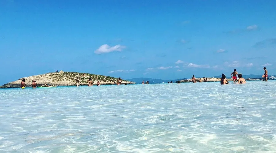 Platja de ses Salines, stop in Formentera, Spain — photo 2