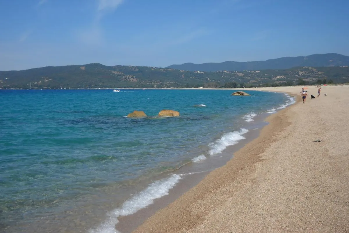 Plage de Tenutella, stop in Serra-di-Ferro, France — photo 9