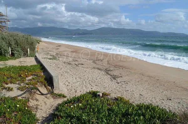 Plage de Tenutella, stop in Serra-di-Ferro, France — photo 6