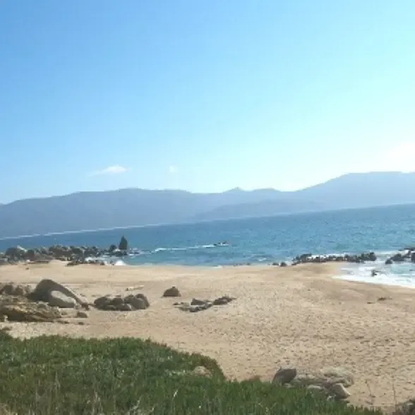 Plage de Tenutella, stop in Serra-di-Ferro, France