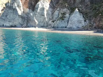 Spiaggia di Vinci, stop in Lipari, Italy — photo 2
