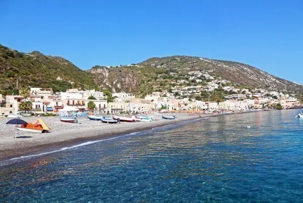 Spiaggia di Vinci, stop in Lipari, Italy — photo 7