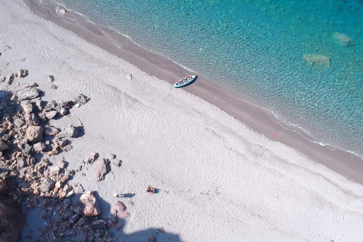 Spiaggia di Vinci, stop in Lipari, Italy — photo 6