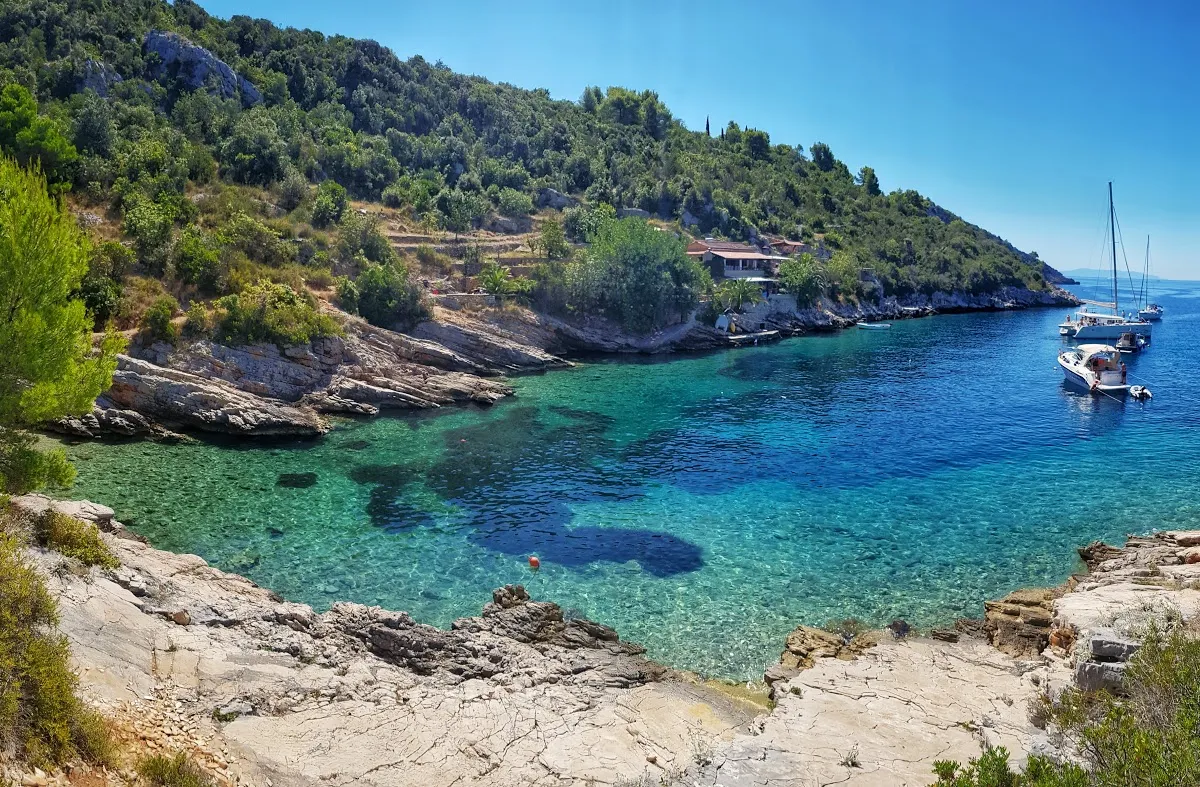 Uvala Tatinja, anchorage in Rogač, Croatia — photo 2