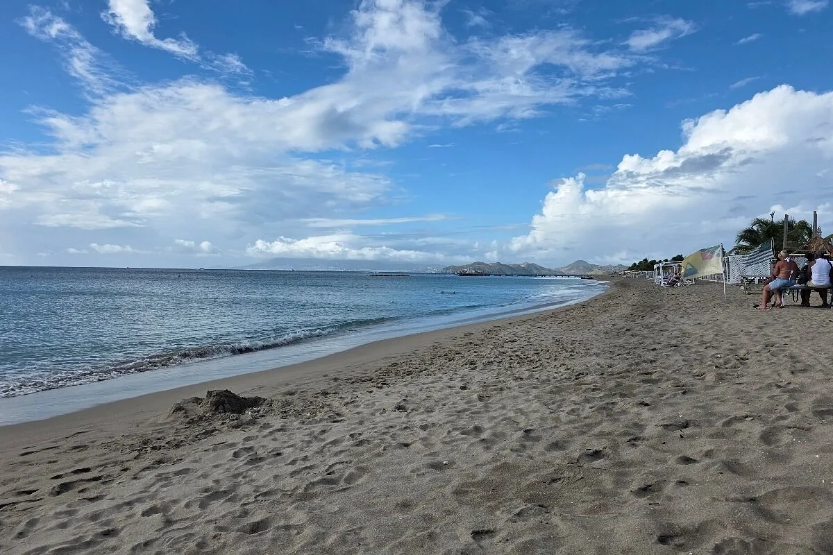 Pinney's Beach, anchorage in Cotton Ground, Saint Kitts and Nevis — photo 4