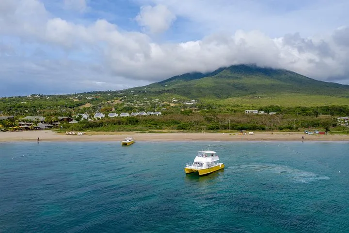 Pinney's Beach, anchorage in Cotton Ground, Saint Kitts and Nevis — photo 6