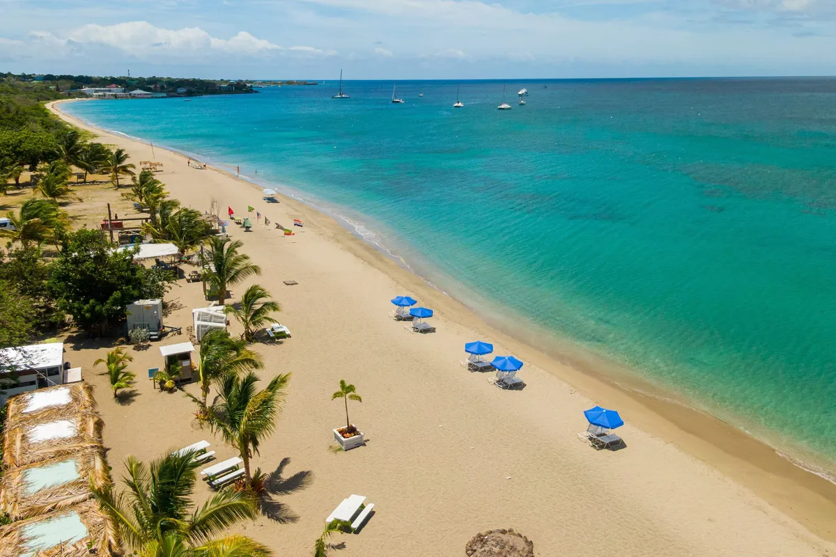 Pinney's Beach, anchorage in Cotton Ground, Saint Kitts and Nevis — photo 3