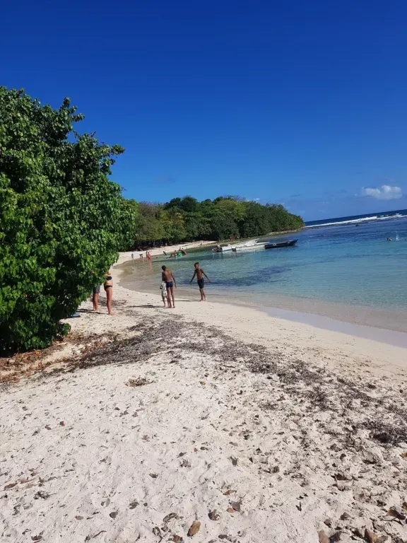 Anse Canot, anchorage in Saint-Louis, France
